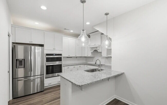 Building Photo - 99 Small Pine Ln