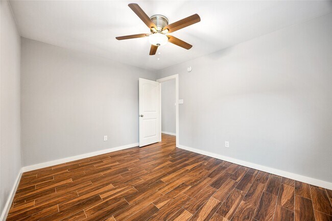 Building Photo - 5122 Prairie Creek Dr