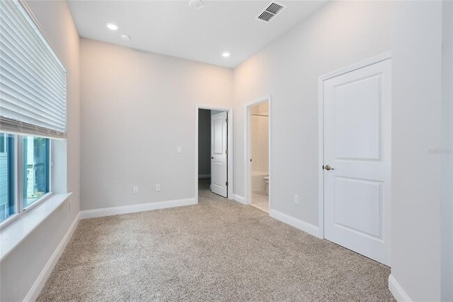 Building Photo - 8673 Tavistock Lakes Blvd