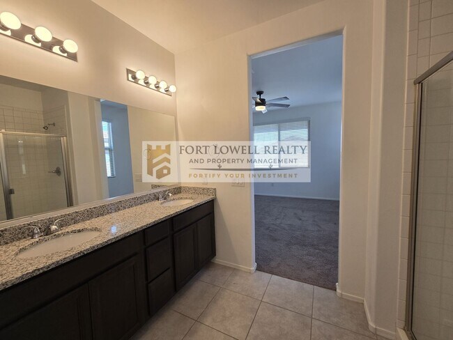 Building Photo - Modern 3 Bed / 2 Bath Home with Open Floor...