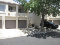 Building Photo - 6501 San Antonio Dr NE