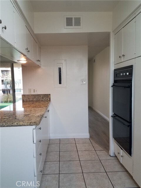 Building Photo - 6979 Palm Ct
