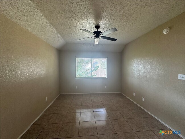 Building Photo - 1903 Basalt Dr