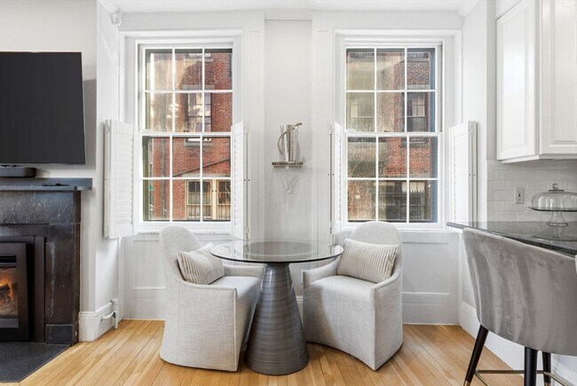 Building Photo - 50 River St