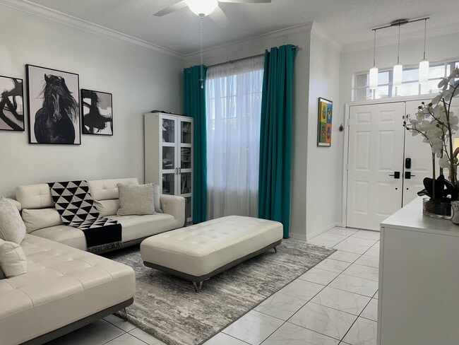 Building Photo - 717 Lake Wellington Dr