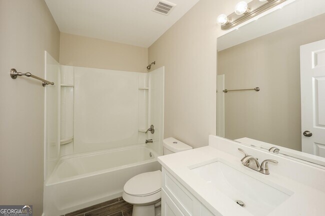 Building Photo - 5285 Chantilly Terrace