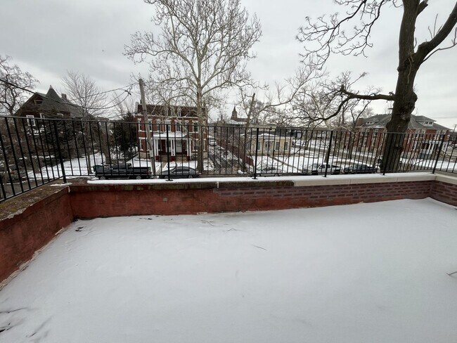 Building Photo - 305 Herkimer St