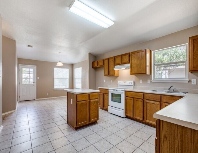 Building Photo - 611 Granite Cliff