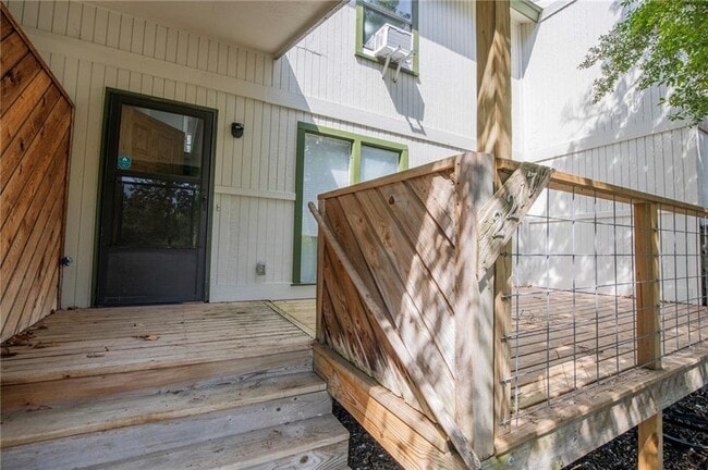 Building Photo - 2217 N Crossover Rd