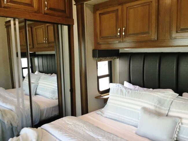 Building Photo - Move in Special! $500 off the First Months Rent!