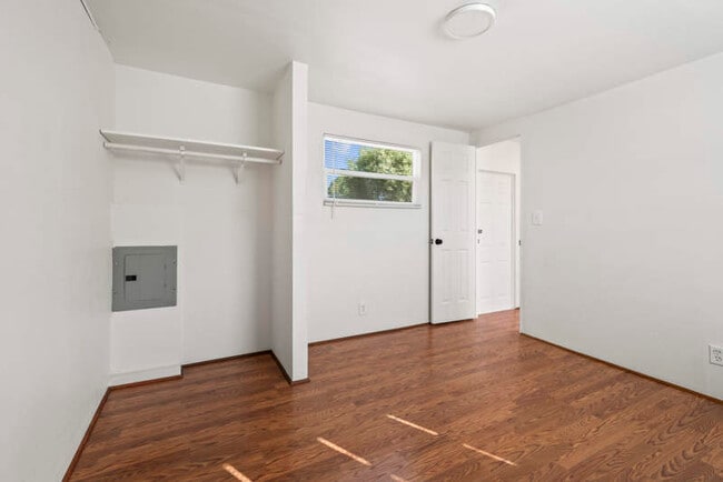 Building Photo - 3120 N Romero Rd