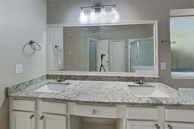 Building Photo - 16902 Canyon Ridge Ct