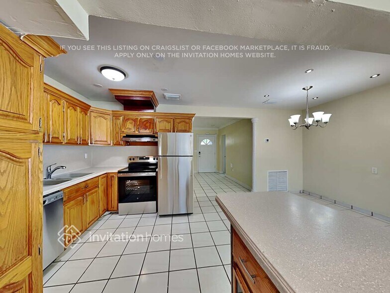 Building Photo - 3211 SW 64th Terrace