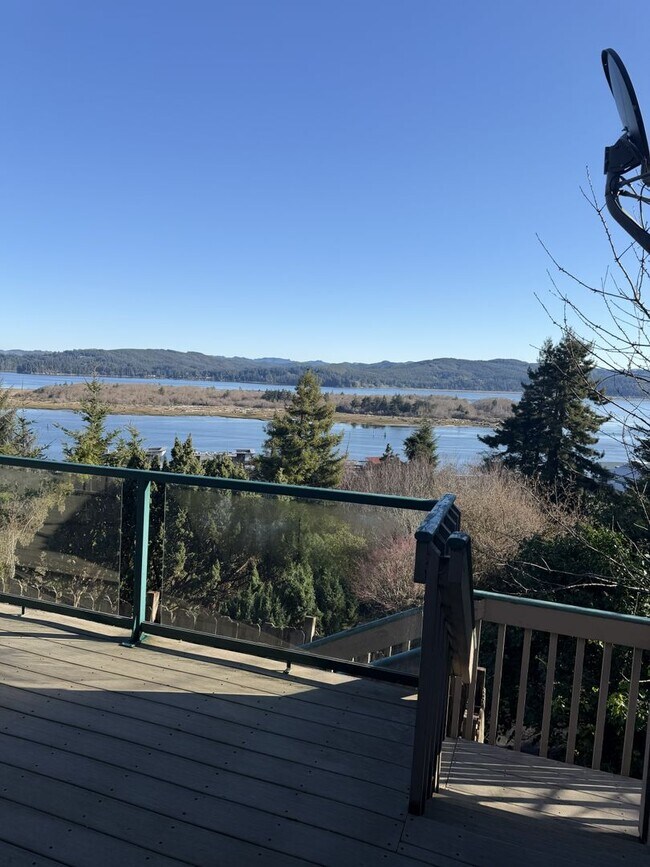 Building Photo - 1150 N 5th St