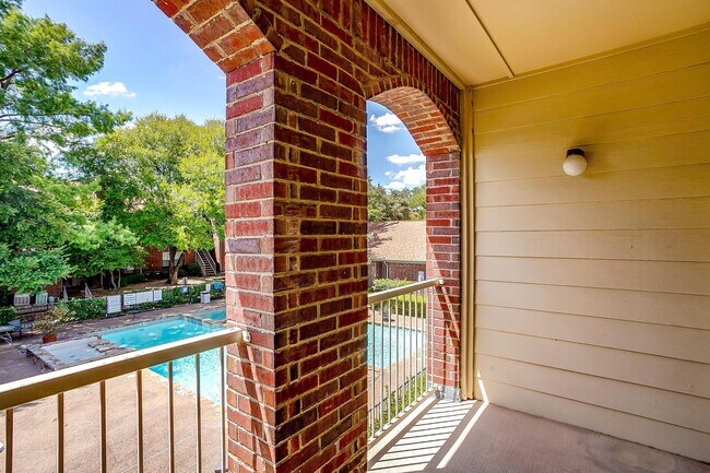 Building Photo - Nice 2 Bed, 2 Bath Second Story Condo Overlooking the Pool- 76107