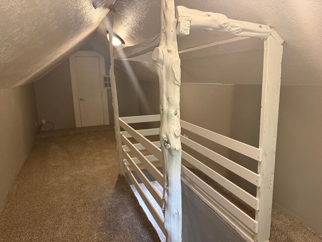 Building Photo - Cutest 2-bedroom cottage with a loft! Huge shady backyard for all things outdoor! All Brand new a...