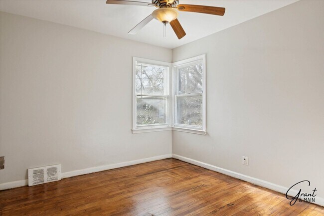 Building Photo - 2 bedroom - 2 bath - Detroit gem - $1200