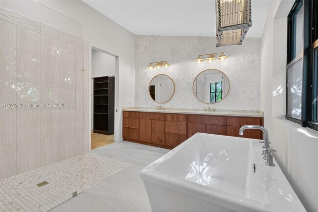 Building Photo - 2330 Overbrook St