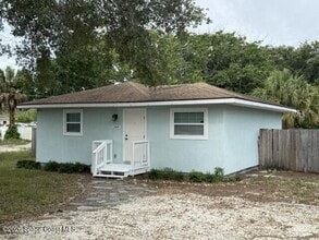 Building Photo - 1360 Marshall Ln