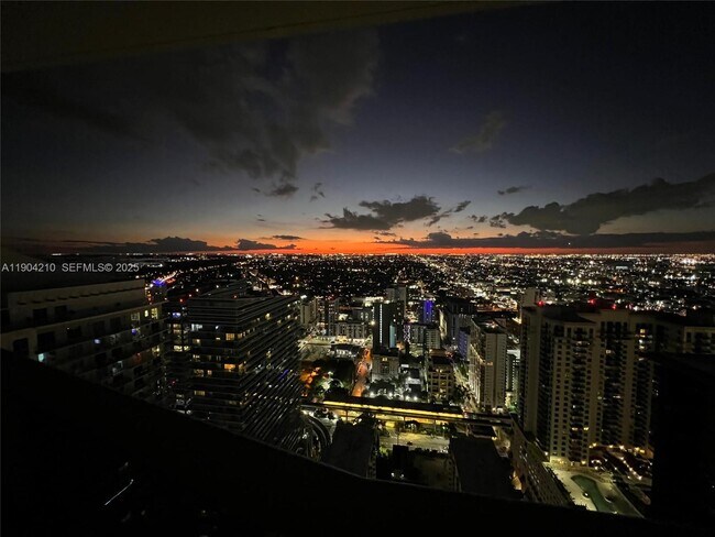 Building Photo - 1000 Brickell Plaza