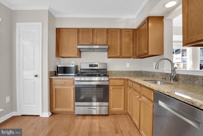 Building Photo - 908 Smartts Ln NE
