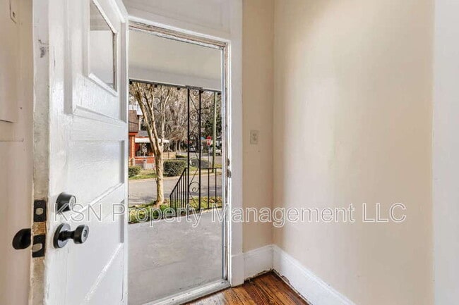 Building Photo - 1921 Reynolds St