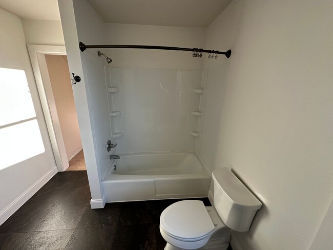 Building Photo - Spacious 4 Bedroom Home Available for Rent in Orange City