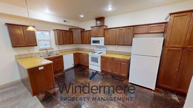 Building Photo - coll1100