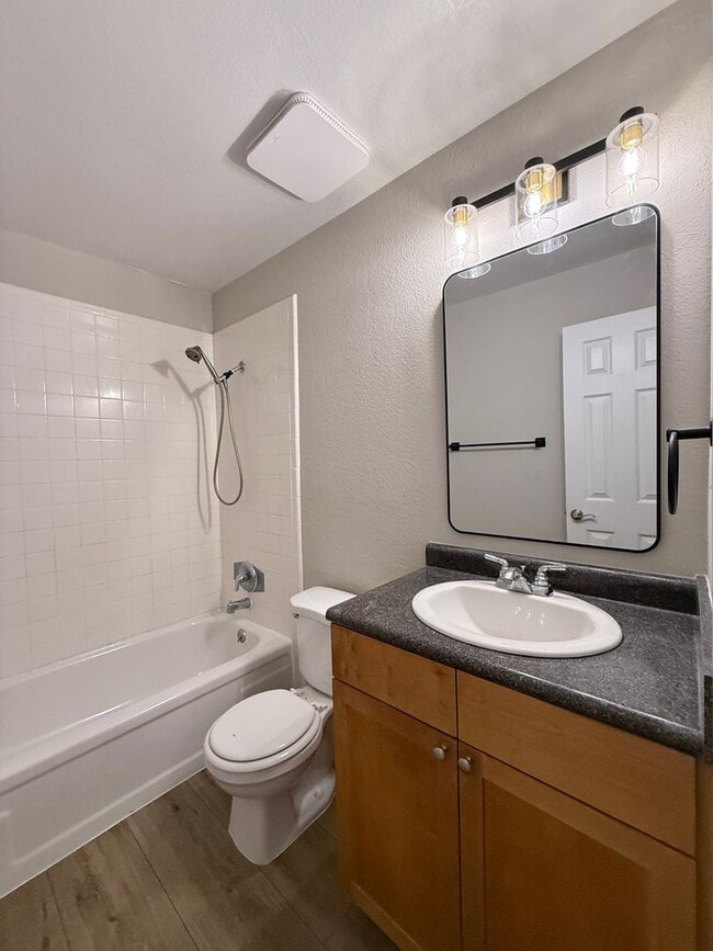 Building Photo - STRATFORD CONVENIENT 1/1 CONDO IN SEMINOLE...