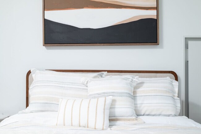 Building Photo - 212 Stuart St