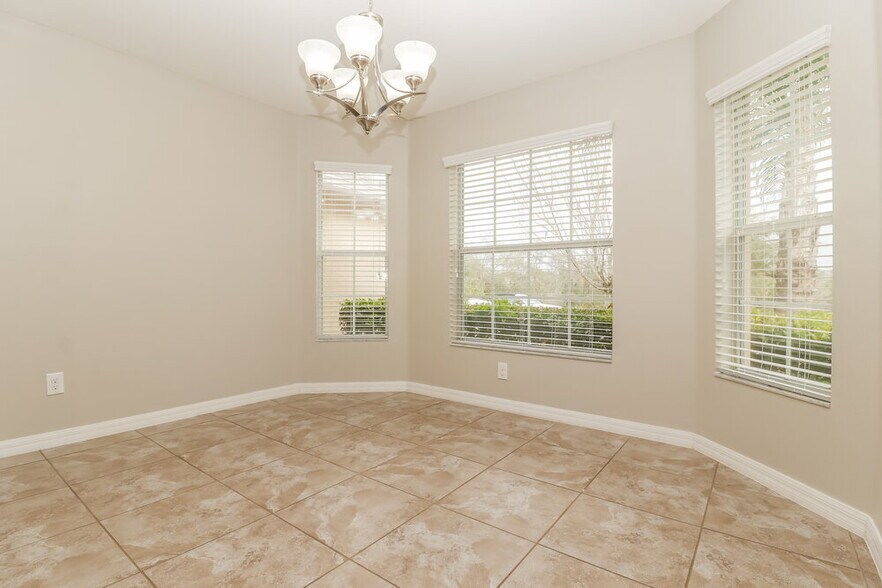 Building Photo - 18339 Briar Oaks Dr