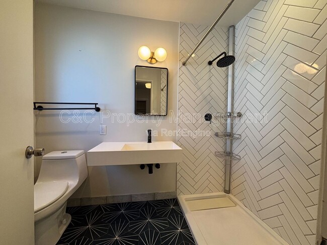 Building Photo - 846 42nd St