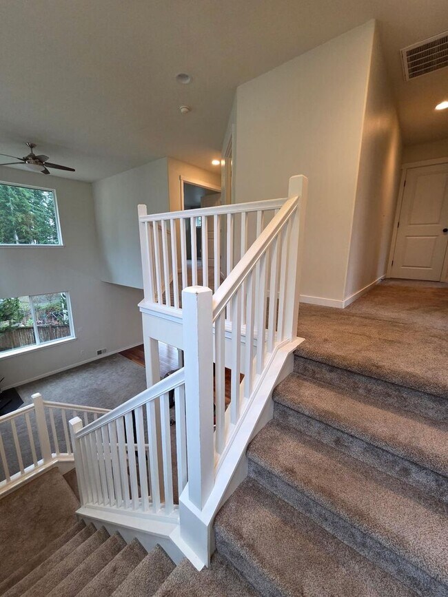 Building Photo - Beautiful 3-Bed Home with Private Yard and Modern Upgrades