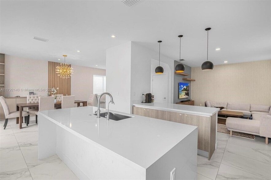 Building Photo - 10373 NW 68th Ter