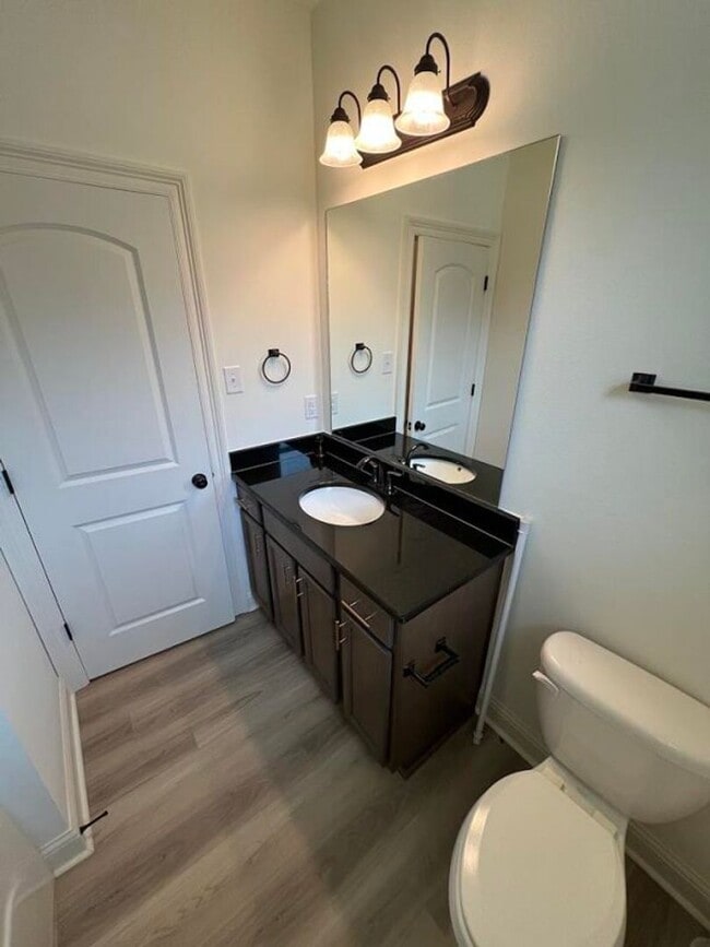 Building Photo - Trendy, 3 bedroom, 2 bath home in coveted Kenilworth Crossing Community near LSU