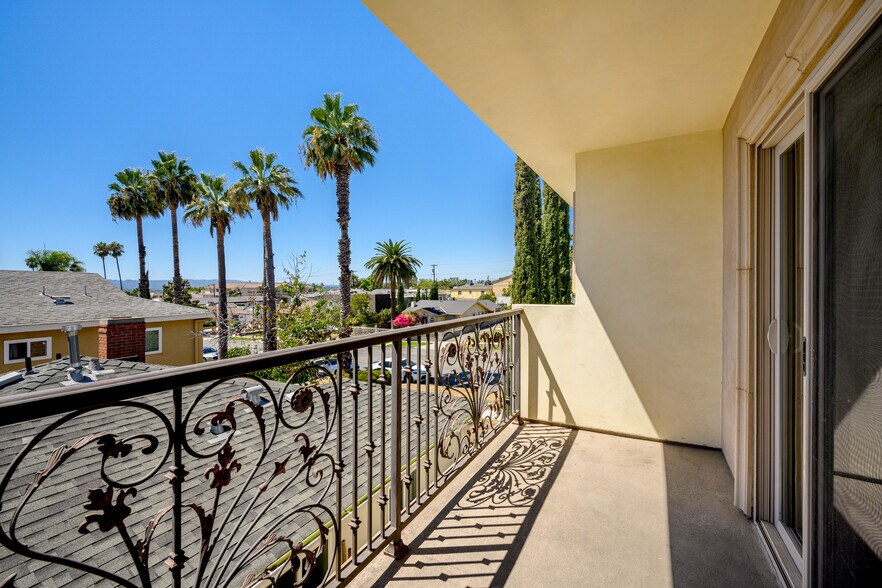 Building Photo - 750 E Orange Grove Ave