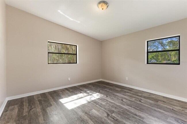 Building Photo - 212 Homewood Dr