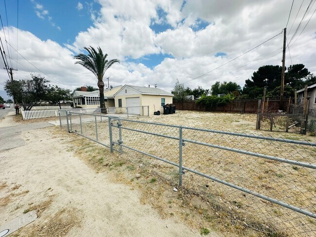 Building Photo - Single-Story Home on a Large Lot in Redlands