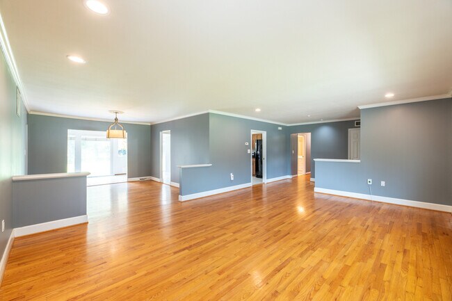 Building Photo - 1719 Scenic Dr