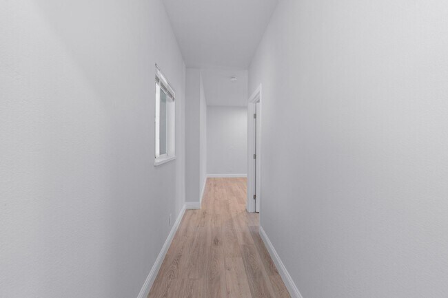 Building Photo - 1450 Rosewood Ln
