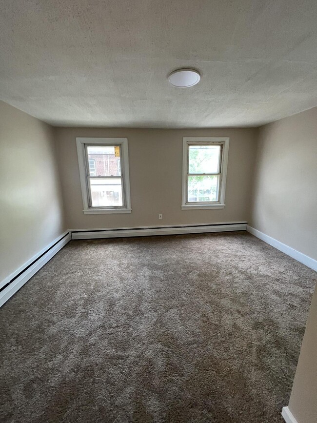 Building Photo - 3BR Home Available NOW in Allentown!