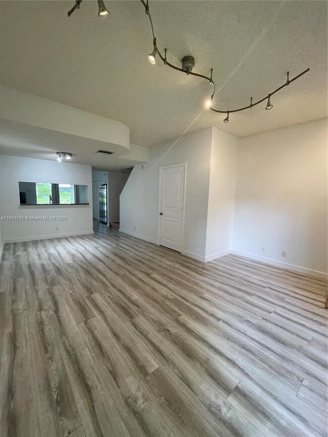 Building Photo - 207 Mallory Ct