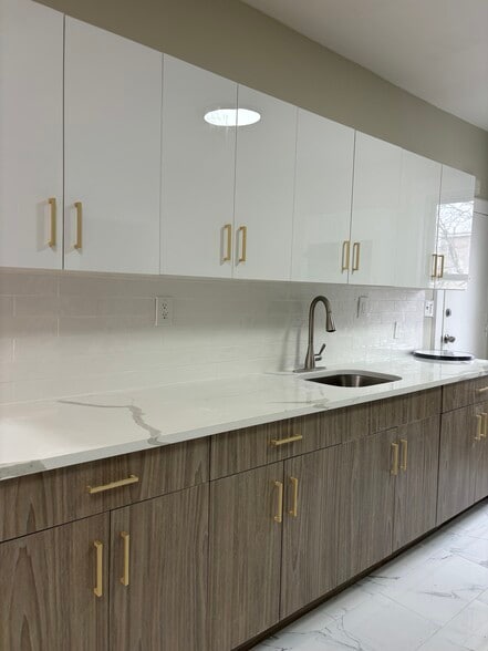 262 Ellis Ave 1 - 263 Ellis Ave