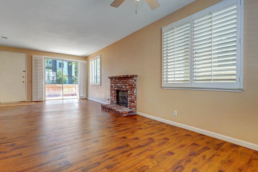 Building Photo - 13901 Olive View Ln