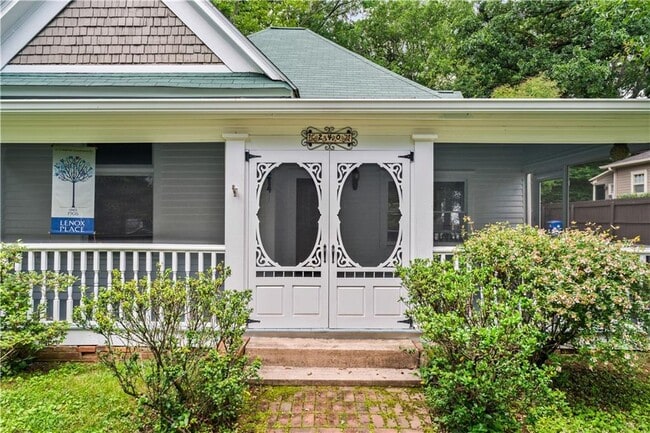 Building Photo - 240 Melrose Ave