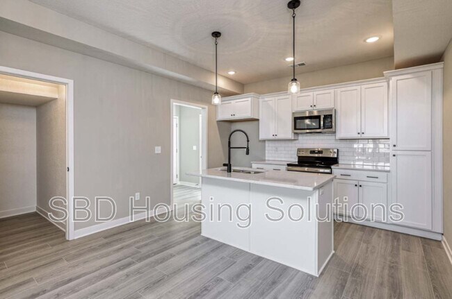 Building Photo - 27301 E Oak Vw Dr