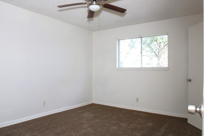 Building Photo - 1131 Gifford Rd