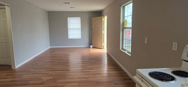 Building Photo - 9307 Coffee St