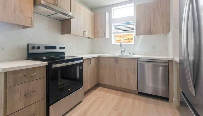 Building Photo - Modern North Beacon Hill Home with Updated Finishes and Great Amenities