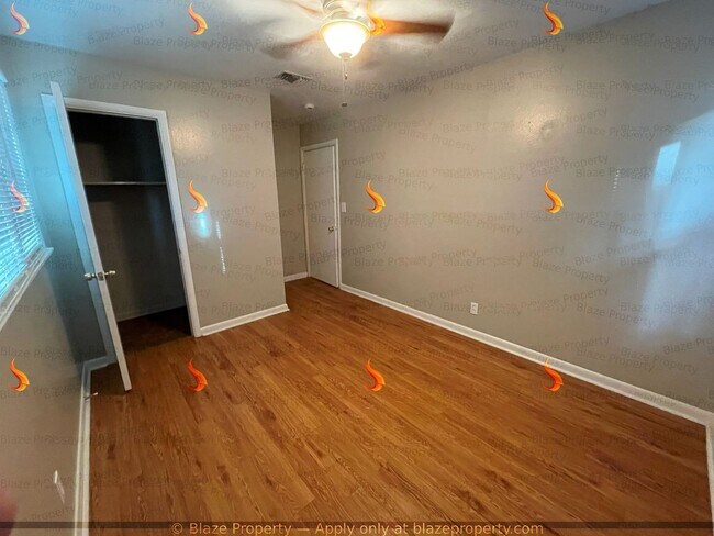 Building Photo - Spacious & Unique! 3 Bed, 1 Bath Home with Bonus Space for Rent